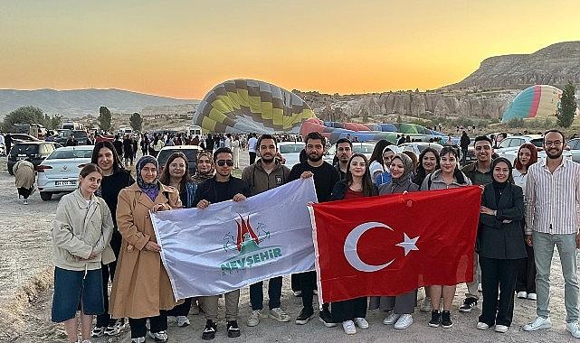 Finallerin Bitimiyle Üniversite Öğrencilerine Balon Seyri Etkinliği Finallerin Bitimiyle Üniversite Öğrencilerine Balon Seyri Etkinliği