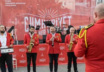 İzmir'de Cumhuriyet coşkusu başladı