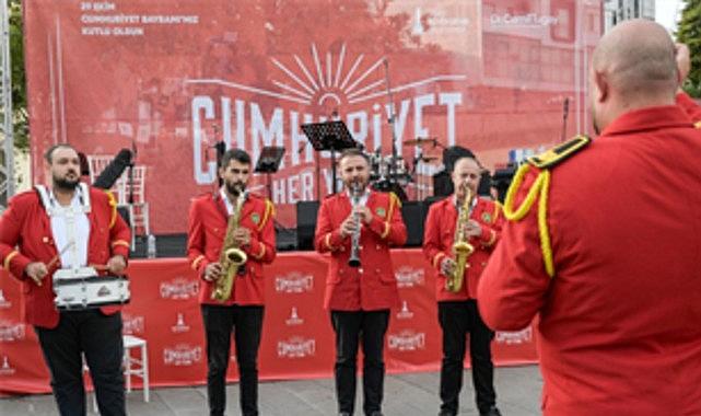 İzmir'de Cumhuriyet coşkusu başladı