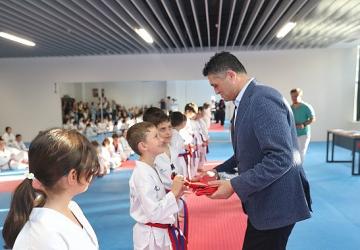 Aliağa Belediyesi Taekwondo Kursunun Sporcuları Kuşak Atladı