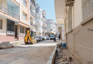 Balçova'da park yenileme ve çevre düzenleme mesaisi