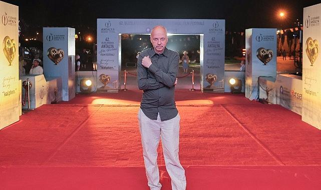 Altın Portakal Galalarında Bugün Gürcistan'dan Masalsı Bir Öykü ve Deprem Yaralarını Oyunla Saran Çocuklar Vardı Altın Portakal Galalarında Bugün Gürcistan'dan Masalsı Bir Öykü ve Deprem Yaralarını Oyunla Saran Çocuklar Vardı