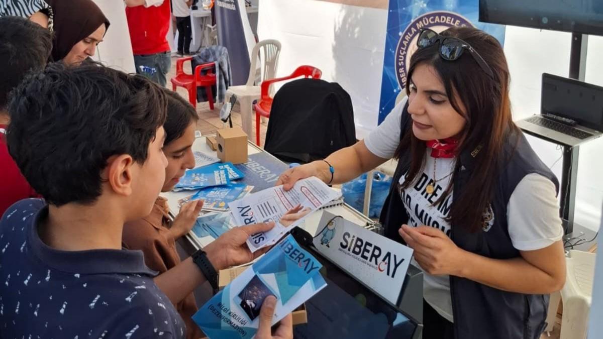 Şanlıurfa’da 20 bin kişiye siber güvenlik farkındalığı eğitimi verildi Şanlıurfa’da 20 bin kişiye siber güvenlik farkındalığı eğitimi verildi
