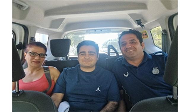 İzmir Büyükşehir Belediyesi zabıta ekipleri YKS'ye giren öğrenciler için yardıma koştu İzmir Büyükşehir Belediyesi zabıta ekipleri YKS'ye giren öğrenciler için yardıma koştu