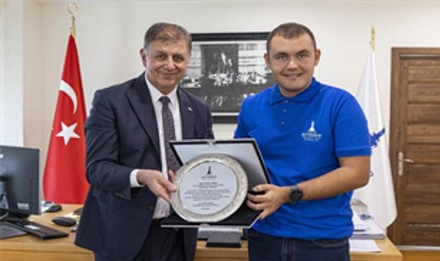 Tarihi başarılara imza atan Tuna, Başkan Tugay'la buluştu