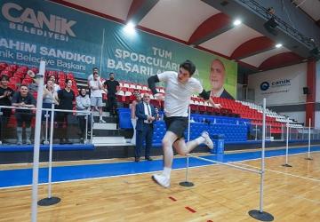 POMEM Adayları Canik'e Koştu: Gençlerin Durağı Canik Ücretsiz Akademiye Hazırlık Kursları Oldu