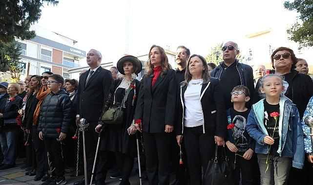 Karşıyaka tek yürek oldu, Ata'ya selam durdu!