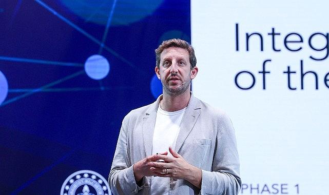 Zack Kass TETZ 2025'te konuştu: “Yapay zekâda insan zihnine eşdeğer bir noktaya her geçen gün daha fazla yaklaşıyoruz" Zack Kass TETZ 2025'te konuştu: “Yapay zekâda insan zihnine eşdeğer bir noktaya her geçen gün daha fazla yaklaşıyoruz"