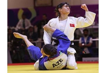 Tuğçe Beder'den Riyad'da altın madalya