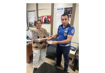 Zabıta Ekiplerimiz Kaybolan Para ve Ziynet Eşyasını Sahibine Teslim Etti