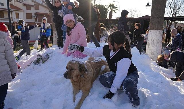 Miniklerin neşesi Hizmet Noktası'nı ısıttı.