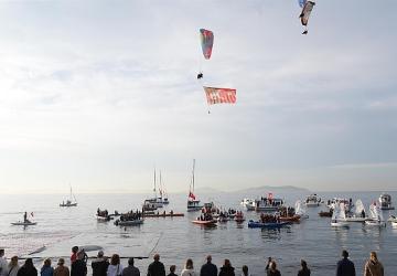 Kadıköy'de Binlerce Kişi Ata'ya Saygı Zinciri Oluşturdu