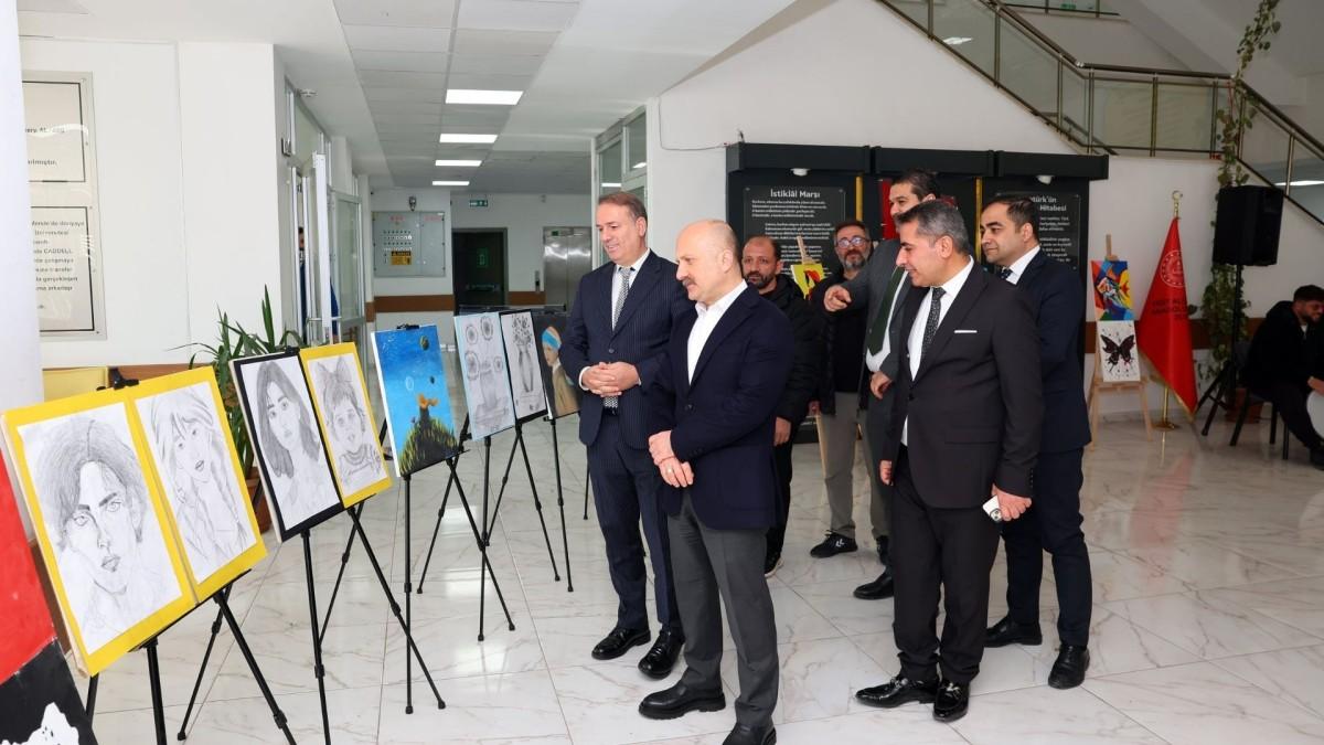 Vali Varol’dan dönem sonu etkinlikleri kapsamında Şehit Yiğit Ali Çavuş Anadolu Lisesi’ne ziyaret