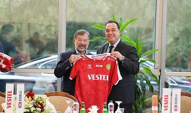 Başkan Besim Dutlulu ve Kadın Voleybol Takımından Vestel'e Ziyaret