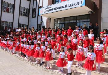 Adıyaman’da Demokrasi İlkokulu’nda 23 Nisan Coşkusu Yaşandı - Videolu Haber
