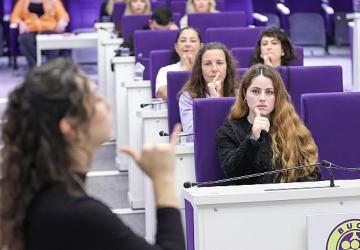 Buca Belediyesi'nden engelsiz hizmet için önemli adım; Belediye personeline işaret dili eğitimi