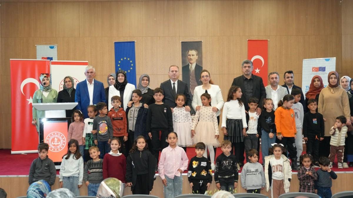Adıyaman’da aile semineri: Prof. Dr. Nazife Karadağ velilerle buluştu