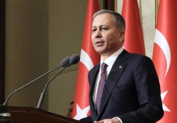 Bakan Yerlikaya duyurdu: ‘Yasa dışı çakar kullanan sürücünün ehliyetine el konuldu’ - Videolu Haber