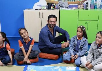 TEGV Gönüllü Elçisi oyuncu Ozan Akbaba, TEGV Mardin Midyat Öğrenim Birimi'nde çocuklarla buluştu