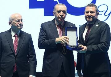 Cumhurbaşkanı Erdoğan'dan Nazım Torbaoğlu'na Vefa Plaketi