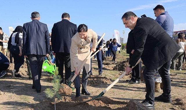 Fidanlar Toprakla Buluştu