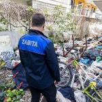 Karşıyaka Belediyesi'nden çöp eve müdahale: 3 ton çöp çıkarıldı