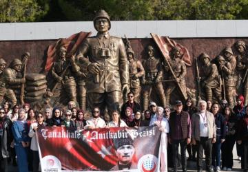 Hedef Kızılelma Derneği, gençleri Çanakkale ve Ankara’da milli değerlerle buluşturdu - Videolu Haber