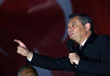 Özgür Özel: ‘Okullardaki şiddet meselesi büyüyen bir güvenlik zaafiyetine dönüşmüştür’