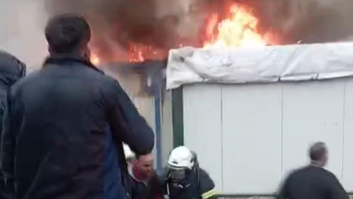 Adıyaman Kapcami Mahallesi’ndeki konteynerlerde yangın - Videolu Haber