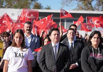 Kadıköy'de, 29 Ekim Kutlamaları Meşale Yakma Töreni ile Başladı