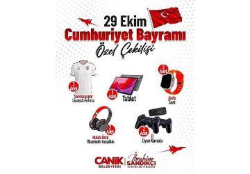 Canik Belediyesi'nin düzenlediği 29 Ekim Cumhuriyet Bayramı özel çekilişiyle vatandaşlar hediyelerle buluşuyor.