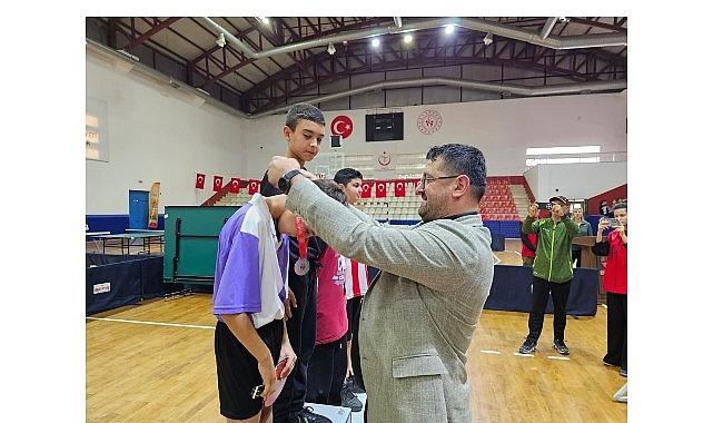 Gölcük'te Atatürk Haftası Masa Tenisi Turnuvası Sona Erdi