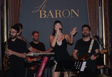 Ece Gürsel'den Le Baron sahnesinde yeni imaj