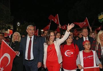 Karşıyaka 29 Ekim'de gelincik tarlasına dönüşecek!