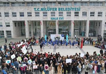 Nilüferli çocuklardan “gelecek" için anlamlı yürüyüş