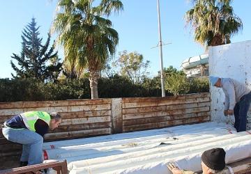 Büyükşehir Belediyesi'nden hortumdan zarar gören üreticiye destek