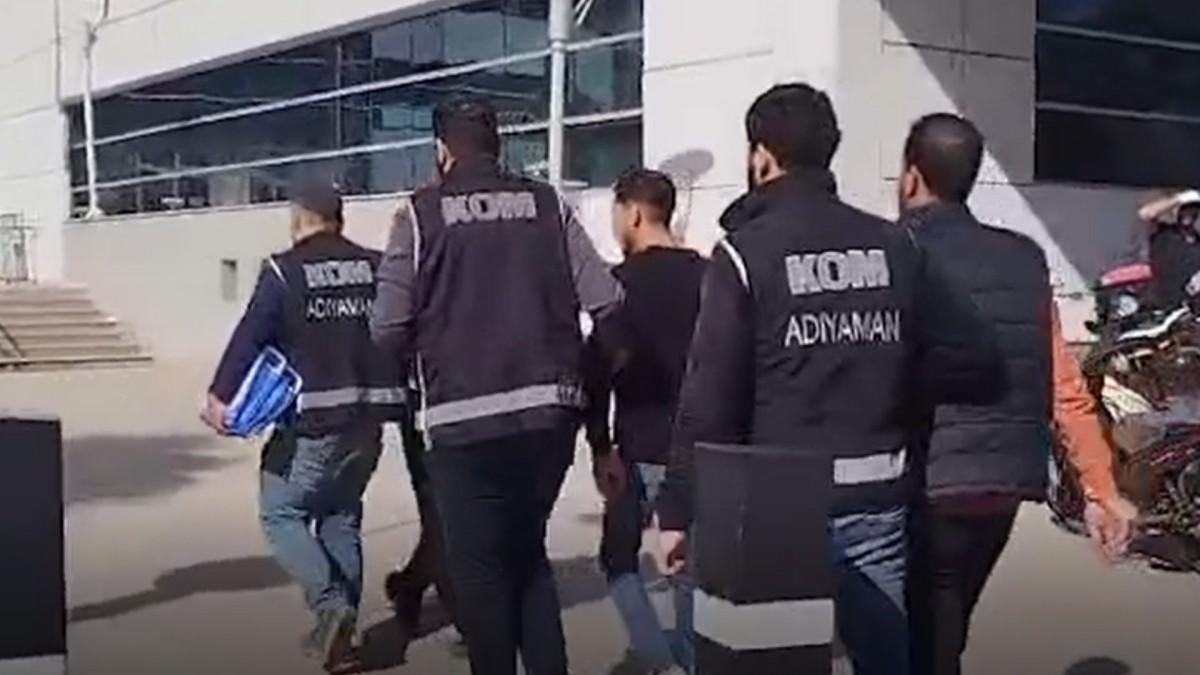 Adıyaman’da kaçak elektronik eşya operasyonu: 2 şüpheli adliyeye sevk edildi - Videolu Haber Adıyaman’da kaçak elektronik eşya operasyonu: 2 şüpheli adliyeye sevk edildi - Videolu Haber