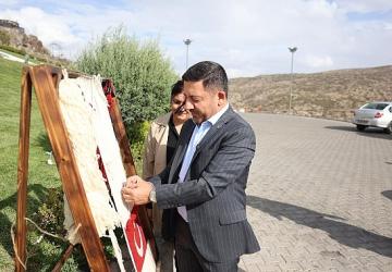 “İlmek İlmek Türkiye" Projesinde Son İlmeği Başkan Rasim Arı Attı