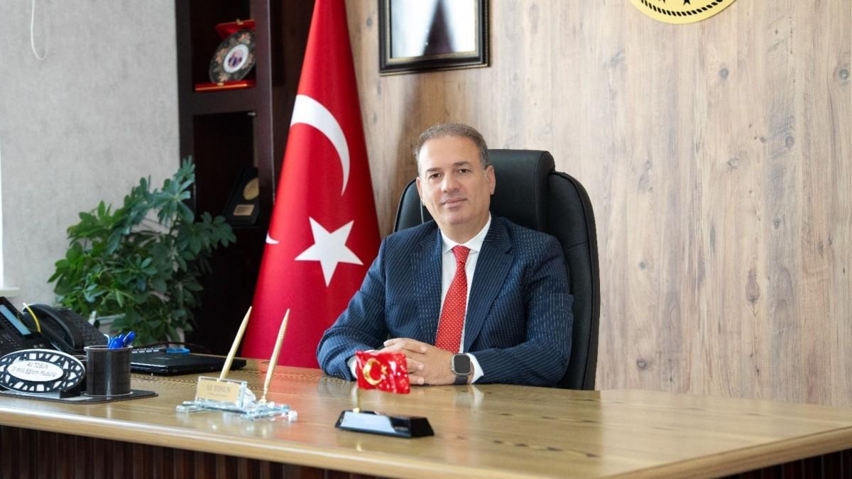 İl Milli Eğitim Müdürü Tosun: ‘Cumhuriyet, milletimizin yeniden doğuşunun simgesidir’ İl Milli Eğitim Müdürü Tosun: ‘Cumhuriyet, milletimizin yeniden doğuşunun simgesidir’