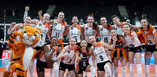 Eczacıbaşı Dynavit Vodafone Sultanlar Play-off 3-4 etabının ilk maçında galip