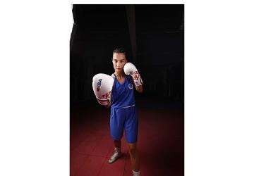 Ayşen, Riyad'da şanlı bayrağımızı göndere çekti