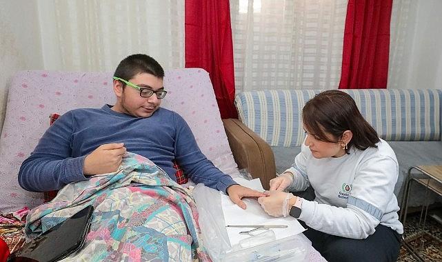 Gaziemir Belediyesi'nden vatandaşların hayatına dokunan hizmet: 1056 kişiye Evde Kuaför Hizmeti