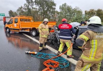 İtfaiye ekiplerinden zincirleme trafik kazasına hızlı müdahale