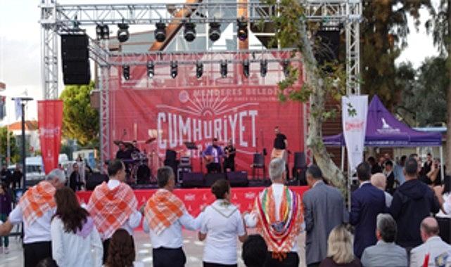 Menderes'te Cumhuriyet coşkusu