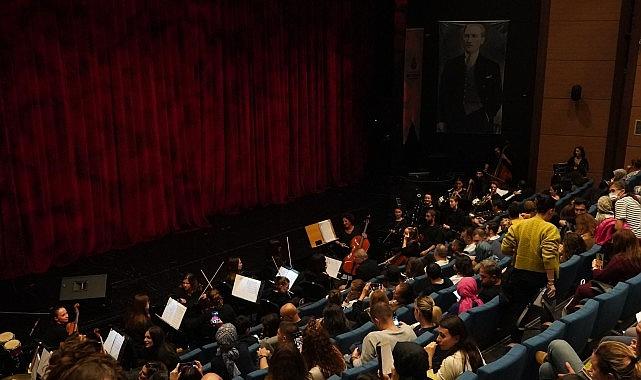 “Fosforlu Cevriye" Bahçelievler'de Göz Kamaştırdı