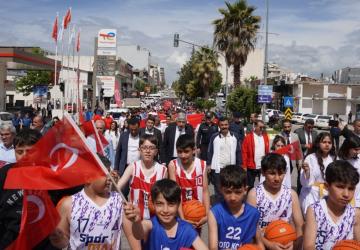 Kahta’da Gençlik Haftası yürüyüşü düzenlendi