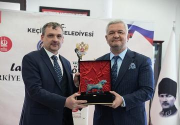 Estergon Türk Kültür Merkezi'nde “Cumhuriyet'in Doğuşu" Resim Sergisi Açıldı
