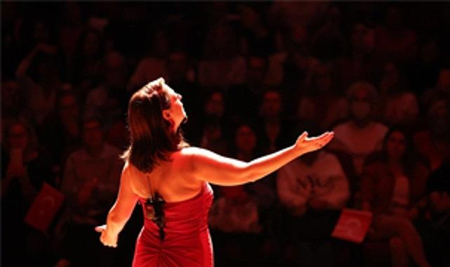 Dilek Türkan ile Cumhuriyet'e Şarkılar