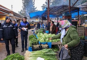 Buca Belediyesi'nden pazar yerlerinde “kayıt dışı" operasyonu
