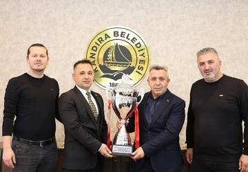 Şampiyondan Belediye Başkanı Ölmez'e Ziyaret